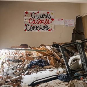 «¿Quieres casarte conmigo?»: La conmovedora historia detrás de la pancarta hallada en las ruinas de Tanaguarenas