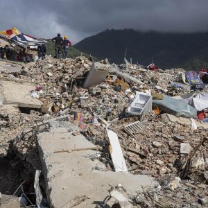 «Empezar desde cero»: La Guaira intenta recuperarse a un mes de los terremotos en Venezuela