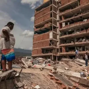 El baile de los rascacielos: La ciencia que explica por qué se mecen los edificios en un terremoto
