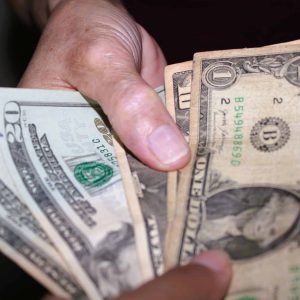 Revelan cuál será el principal canal para obtener dólares en Venezuela este año