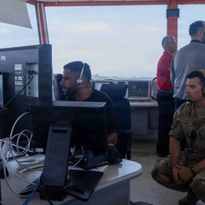 Marines apoyan operaciones en la torre de control de Maiquetía para agilizar ayuda humanitaria