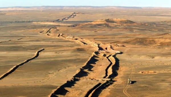 Recuperaran la nacionalidad española los saharauis nacidos antes del 11-08-1977. Muro Marroquí