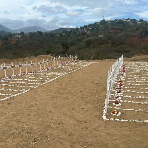 Tragedia sísmica: miles de códigos bajo cruces blancas marcan el dolor en Venezuela (Video + Imágenes)