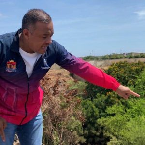 La Alcaldía de Maracaibo levanta un talud artificial para frenar el socavamiento del hueco Coquivacoa y rescatar la avenida 24