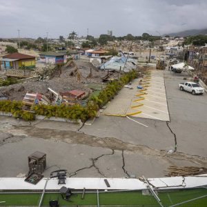 La Guaira llora, pero se sostiene: a semanas del doble terremoto que partió a Venezuela en dos
