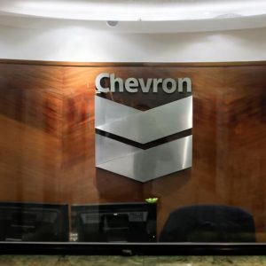 Chevron estima que en los próximos 18 a 24 meses podría aumentar la producción de crudo en Venezuela en un 15%