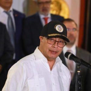 Gustavo Petro llama a convocar huelga general e indefinida si de la Espriella deroga reforma laboral