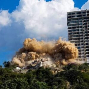Demuelen de forma controlada el edificio Samantha A en La Guaira