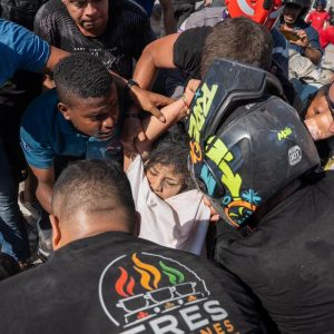 Asciende a 22 la cifra de muertos por el terremoto de magnitud 7,4 en Colombia