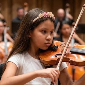 Muere reconocida niña violinista de Venezuela y su madre denuncia mala atención médica