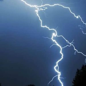 Rayos dejan 12 muertos y ocho heridos durante tormentas del monzón en India