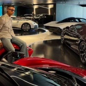 Cristiano Ronaldo revela una parte de su lujosa colección de autos valuados en millones de dólares