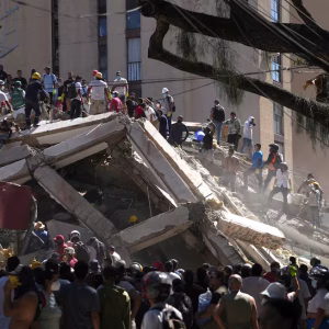 Municipio afectado por sismo anuncia toque de queda y presencia de Ejército colombiano