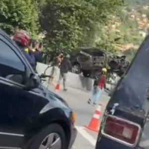 Mujer muere al sufrir accidente en autopista de Caracas y terminar en el Guaire (+Video)