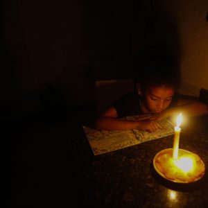 El País de España | La agonía cotidiana de vivir a oscuras en Venezuela