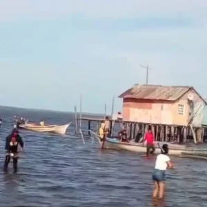 MUNICIPIO MARA | Béisbol playero sin límites: se vuelve viral «caimanera» en las aguas de San Rafael de El Moján (+Video)
