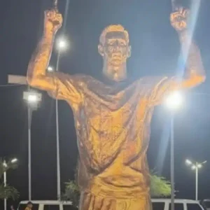 Maracaibo inmortaliza a Lionel Messi con una estatua en la Vereda del Lago
