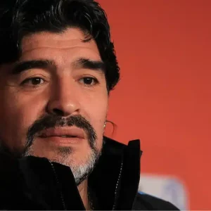Declaración judicial responsabiliza a Maradona por no dejarse atender antes de su muerte