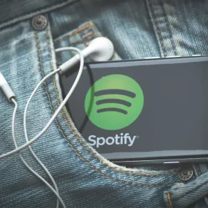 ¡PASO A PASO! Cómo ganar dinero con un podcast en Spotify