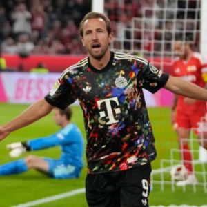 Kane llega a 100 goles en la Bundesliga en tiempo récord en el 7-0 del Bayern a Unión Berlín