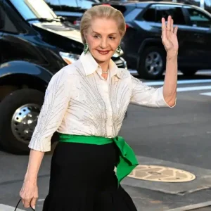 Carolina Herrera celebró el 45º aniversario de su firma deslumbrando en tacones de 10 cm a sus 87 años (+Video)