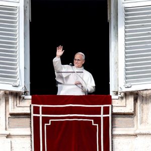 Papa León XIV anuncia que se someterá a una operación para extirparle un nódulo en un pulmón
