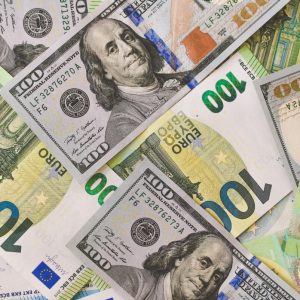 BCV sitúa el valor del dólar oficial en 881,06 y el euro en 991,16 bolívares respectivamente