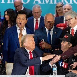 El 51 % de los votantes latinos en EEUU apoya a los demócratas y el 74 % desaprueba a Trump