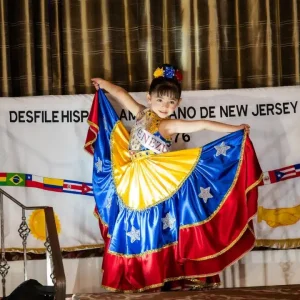 Niña venezolana cautiva en Nueva Jersey bailando al ritmo del tambor