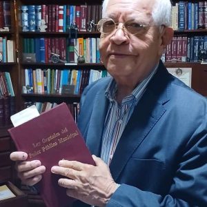 AUTONOMIA MUNICIPAL Y EL CENTRALISMO. POR: Dr. Alirio Figueroa Zavala. INDIVIDUO DE NÚMERO DE LA ACADEMIA DE CIENCIAS JURÍDICAS DEL ESTADO ZULIA.