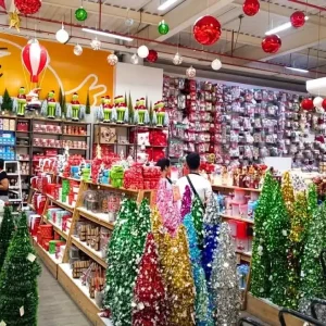 Montar la Navidad este año «cuesta un ojo y parte de otro»