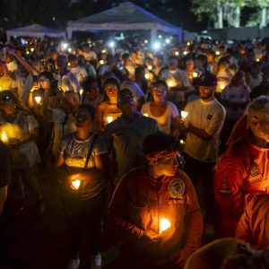 Una vigilia en La Guaira rindió homenaje a víctimas 100 días después de los terremotos