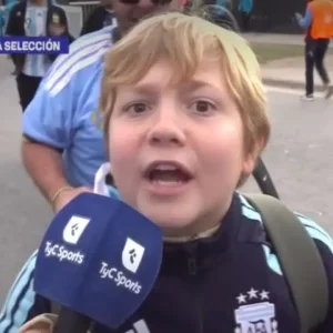 “Amo a mi mamá, pero amo más a Messi”: la inocente confesión de un niño que se volvió viral (+Video)